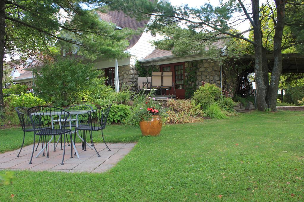 Auberge Le Flores GrandʼMère Exterior foto